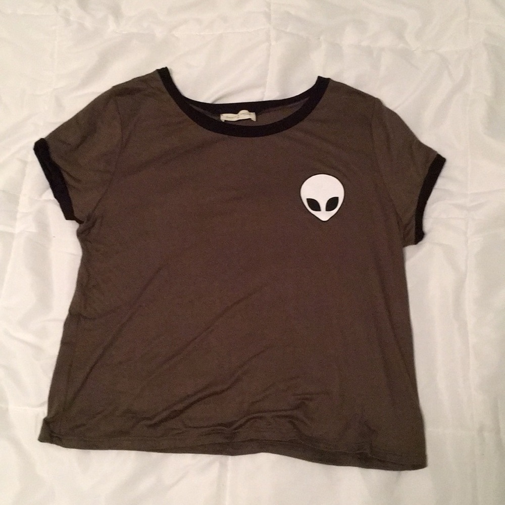 Army green alien ringer crop-tee